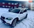 Белый БМВ Х5, объемом двигателя 3 л и пробегом 147 тыс. км за 11499 $, фото 1 на Automoto.ua