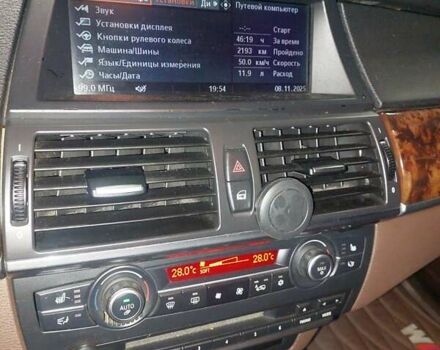 Белый БМВ Х5, объемом двигателя 3 л и пробегом 328 тыс. км за 12500 $, фото 47 на Automoto.ua