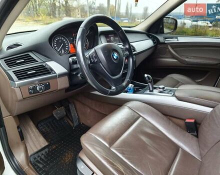 Белый БМВ Х5, объемом двигателя 3 л и пробегом 314 тыс. км за 14699 $, фото 31 на Automoto.ua