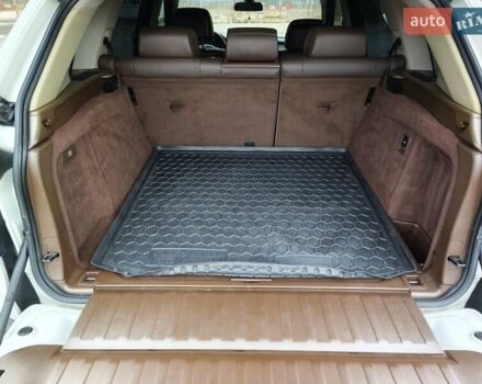 Белый БМВ Х5, объемом двигателя 3 л и пробегом 314 тыс. км за 14699 $, фото 21 на Automoto.ua