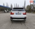 Белый БМВ Х5, объемом двигателя 3 л и пробегом 314 тыс. км за 14699 $, фото 62 на Automoto.ua