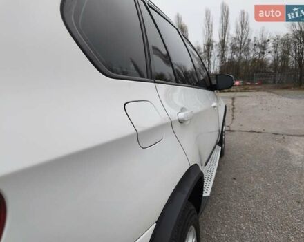 Белый БМВ Х5, объемом двигателя 3 л и пробегом 314 тыс. км за 14699 $, фото 42 на Automoto.ua