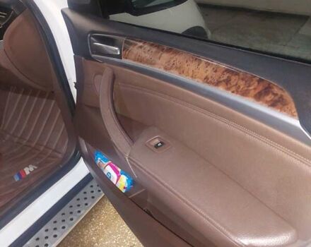 Белый БМВ Х5, объемом двигателя 3 л и пробегом 328 тыс. км за 12500 $, фото 23 на Automoto.ua