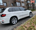 Белый БМВ Х5, объемом двигателя 4.8 л и пробегом 232 тыс. км за 11000 $, фото 35 на Automoto.ua