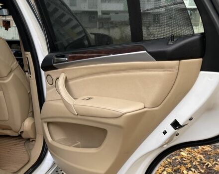 Белый БМВ Х5, объемом двигателя 4.8 л и пробегом 231 тыс. км за 9300 $, фото 17 на Automoto.ua