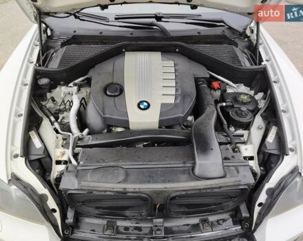 Белый БМВ Х5, объемом двигателя 3 л и пробегом 314 тыс. км за 14699 $, фото 17 на Automoto.ua