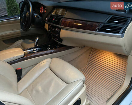 Белый БМВ Х5, объемом двигателя 4.8 л и пробегом 232 тыс. км за 11000 $, фото 53 на Automoto.ua