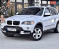 Белый БМВ Х5, объемом двигателя 3 л и пробегом 290 тыс. км за 12950 $, фото 1 на Automoto.ua