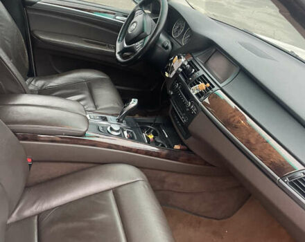 Белый БМВ Х5, объемом двигателя 3 л и пробегом 203 тыс. км за 9500 $, фото 11 на Automoto.ua