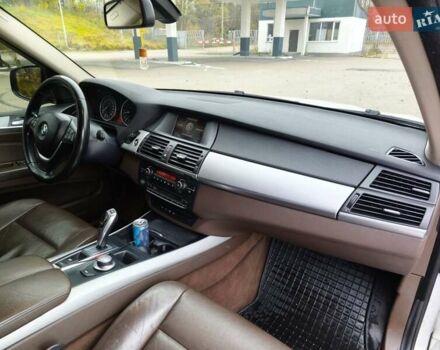 Белый БМВ Х5, объемом двигателя 3 л и пробегом 314 тыс. км за 14699 $, фото 35 на Automoto.ua