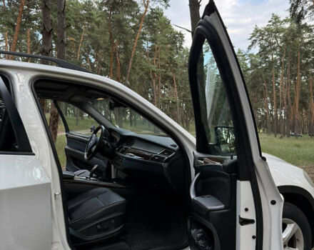 Белый БМВ Х5, объемом двигателя 3 л и пробегом 288 тыс. км за 11999 $, фото 27 на Automoto.ua