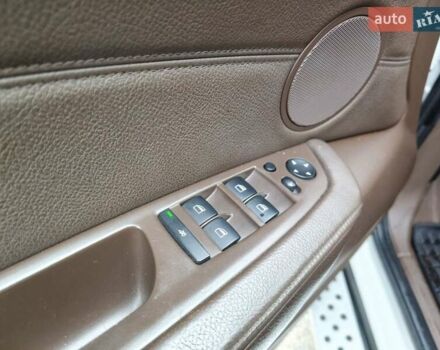 Белый БМВ Х5, объемом двигателя 3 л и пробегом 314 тыс. км за 14699 $, фото 25 на Automoto.ua