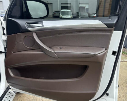 Белый БМВ Х5, объемом двигателя 2.99 л и пробегом 314 тыс. км за 14300 $, фото 55 на Automoto.ua