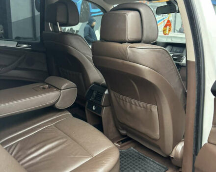 Белый БМВ Х5, объемом двигателя 2.99 л и пробегом 314 тыс. км за 14300 $, фото 57 на Automoto.ua