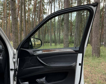 Белый БМВ Х5, объемом двигателя 3 л и пробегом 288 тыс. км за 11999 $, фото 28 на Automoto.ua