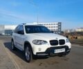Белый БМВ Х5, объемом двигателя 3 л и пробегом 320 тыс. км за 10000 $, фото 1 на Automoto.ua