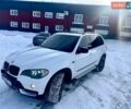 Белый БМВ Х5, объемом двигателя 3 л и пробегом 147 тыс. км за 11499 $, фото 1 на Automoto.ua
