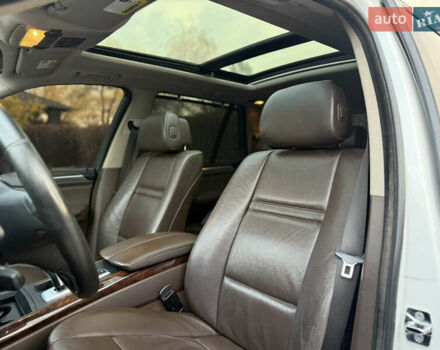 Белый БМВ Х5, объемом двигателя 3 л и пробегом 285 тыс. км за 10800 $, фото 10 на Automoto.ua