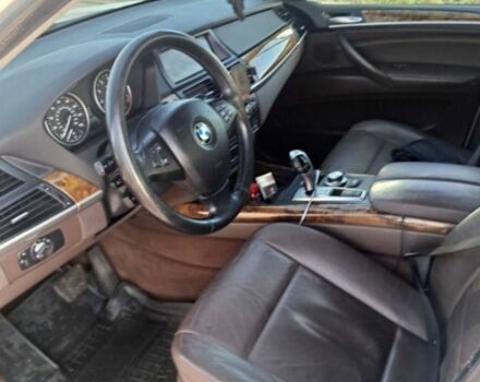 Белый БМВ Х5, объемом двигателя 3 л и пробегом 320 тыс. км за 10000 $, фото 5 на Automoto.ua