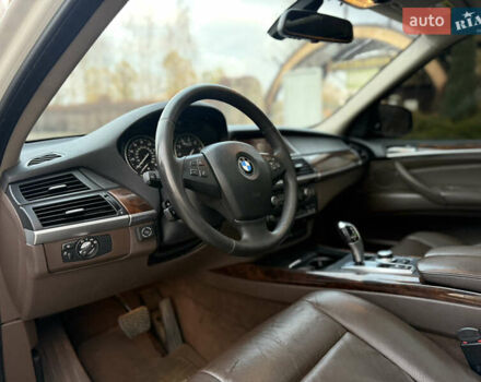 Белый БМВ Х5, объемом двигателя 3 л и пробегом 285 тыс. км за 10800 $, фото 8 на Automoto.ua