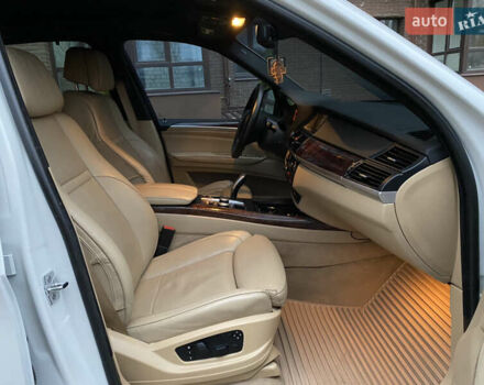 Белый БМВ Х5, объемом двигателя 4.8 л и пробегом 232 тыс. км за 11000 $, фото 54 на Automoto.ua