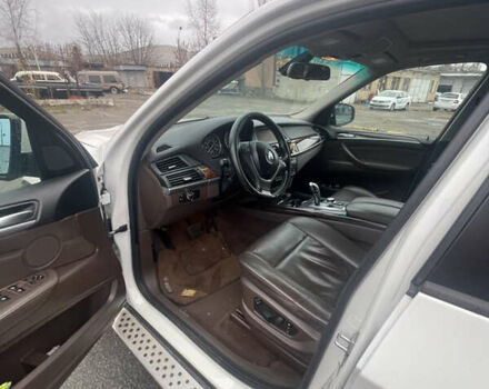 Белый БМВ Х5, объемом двигателя 3 л и пробегом 203 тыс. км за 9500 $, фото 3 на Automoto.ua