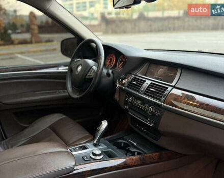 Белый БМВ Х5, объемом двигателя 3 л и пробегом 285 тыс. км за 10800 $, фото 12 на Automoto.ua