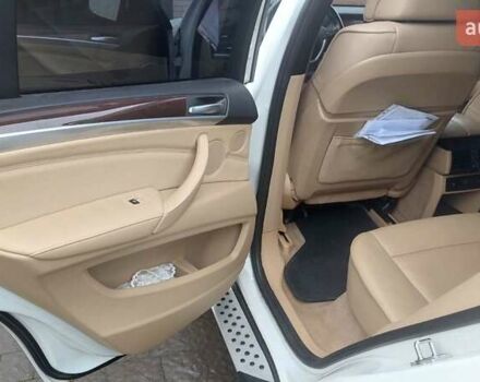 Белый БМВ Х5, объемом двигателя 3 л и пробегом 264 тыс. км за 15000 $, фото 3 на Automoto.ua