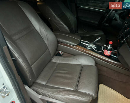 Белый БМВ Х5, объемом двигателя 2.99 л и пробегом 319 тыс. км за 14999 $, фото 15 на Automoto.ua