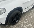 Белый БМВ Х5, объемом двигателя 3 л и пробегом 303 тыс. км за 16500 $, фото 2 на Automoto.ua