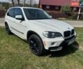 Белый БМВ Х5, объемом двигателя 3 л и пробегом 330 тыс. км за 11500 $, фото 1 на Automoto.ua