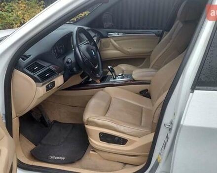Белый БМВ Х5, объемом двигателя 3 л и пробегом 264 тыс. км за 15000 $, фото 4 на Automoto.ua