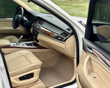 Белый БМВ Х5, объемом двигателя 3 л и пробегом 251 тыс. км за 13800 $, фото 12 на Automoto.ua