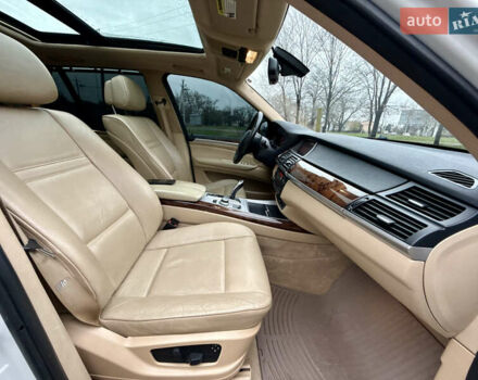 Білий БМВ Х5, об'ємом двигуна 2.99 л та пробігом 251 тис. км за 13800 $, фото 12 на Automoto.ua