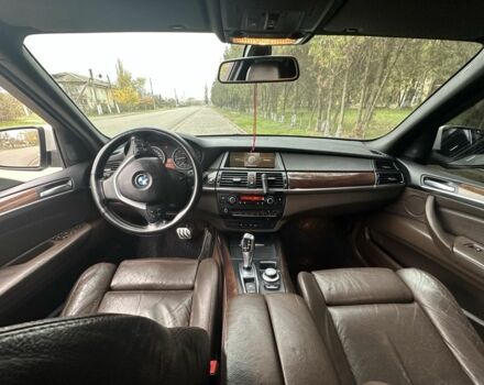 Белый БМВ Х5, объемом двигателя 3 л и пробегом 303 тыс. км за 16500 $, фото 8 на Automoto.ua