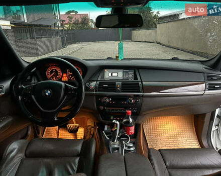 Белый БМВ Х5, объемом двигателя 2.99 л и пробегом 319 тыс. км за 14999 $, фото 13 на Automoto.ua