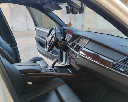 Белый БМВ Х5, объемом двигателя 3 л и пробегом 336 тыс. км за 13900 $, фото 14 на Automoto.ua