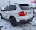 Белый БМВ Х5, объемом двигателя 3 л и пробегом 288 тыс. км за 12700 $, фото 46 на Automoto.ua