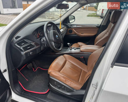 Білий БМВ Х5, об'ємом двигуна 3 л та пробігом 338 тис. км за 10800 $, фото 14 на Automoto.ua