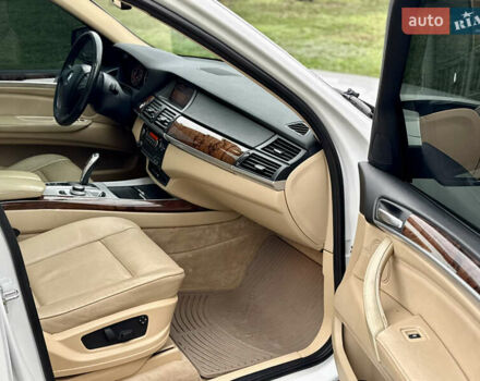 Білий БМВ Х5, об'ємом двигуна 2.99 л та пробігом 251 тис. км за 13800 $, фото 13 на Automoto.ua