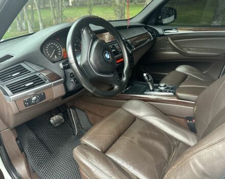 Белый БМВ Х5, объемом двигателя 3 л и пробегом 303 тыс. км за 16500 $, фото 9 на Automoto.ua