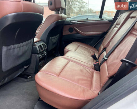 Белый БМВ Х5, объемом двигателя 3 л и пробегом 250 тыс. км за 11250 $, фото 13 на Automoto.ua