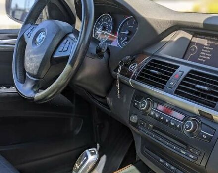 Белый БМВ Х5, объемом двигателя 3 л и пробегом 309 тыс. км за 13600 $, фото 6 на Automoto.ua