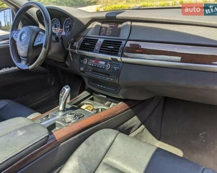 Белый БМВ Х5, объемом двигателя 3 л и пробегом 309 тыс. км за 13600 $, фото 5 на Automoto.ua