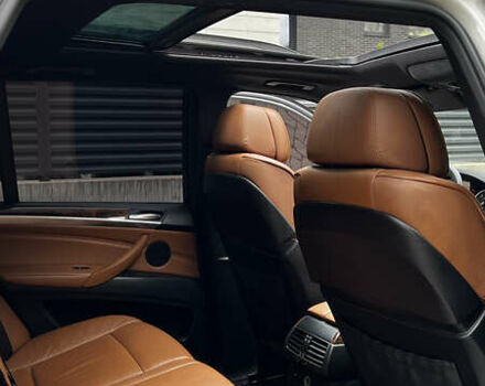 Белый БМВ Х5, объемом двигателя 3 л и пробегом 272 тыс. км за 16500 $, фото 10 на Automoto.ua