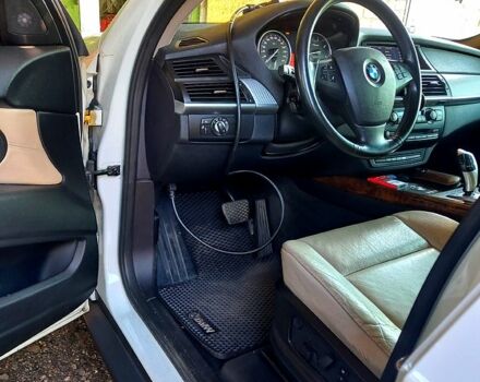 Белый БМВ Х5, объемом двигателя 3 л и пробегом 320 тыс. км за 16800 $, фото 8 на Automoto.ua