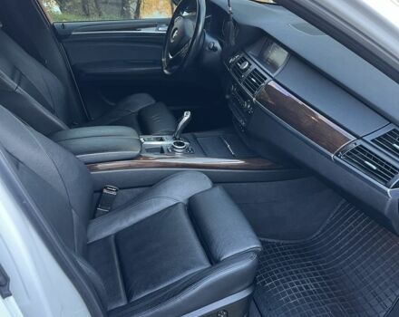 Белый БМВ Х5, объемом двигателя 3 л и пробегом 181 тыс. км за 16800 $, фото 4 на Automoto.ua