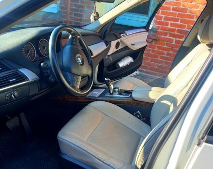 Белый БМВ Х5, объемом двигателя 3 л и пробегом 320 тыс. км за 16800 $, фото 13 на Automoto.ua