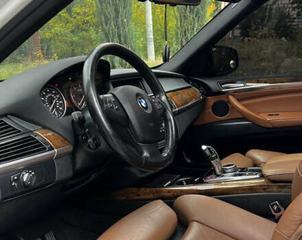 Белый БМВ Х5, объемом двигателя 3 л и пробегом 272 тыс. км за 16500 $, фото 5 на Automoto.ua