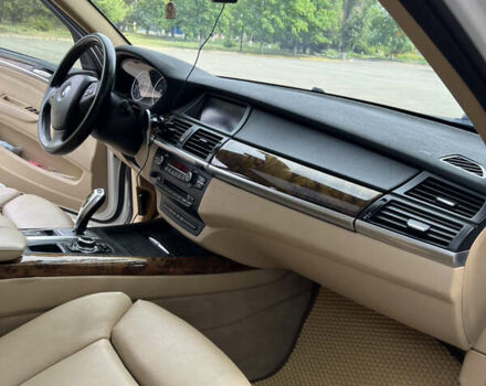 Белый БМВ Х5, объемом двигателя 3 л и пробегом 235 тыс. км за 17500 $, фото 11 на Automoto.ua